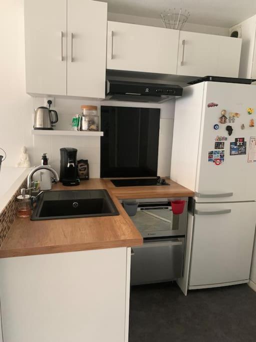 Appartement T2 En Bord De Mer Рокбрюн-Кап-Мартин Екстериор снимка